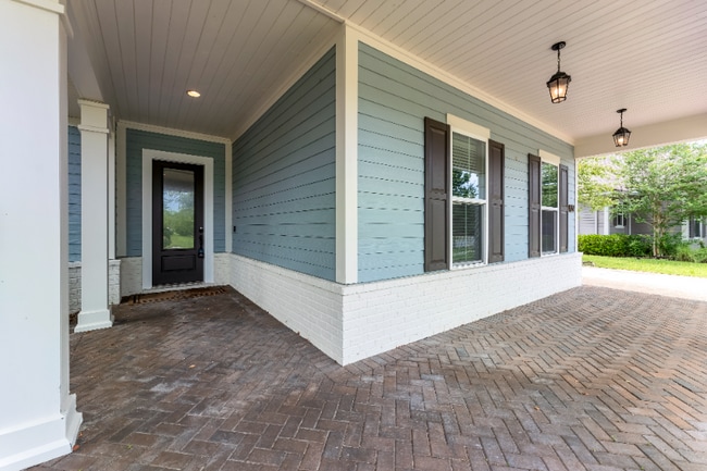 Building Photo - 305 Seahill Dr
