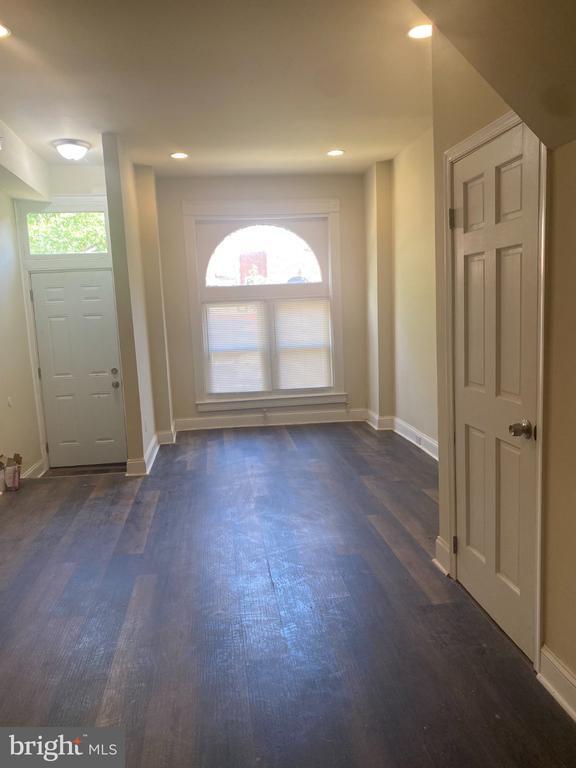 Building Photo - 2720 Parkwood Ave