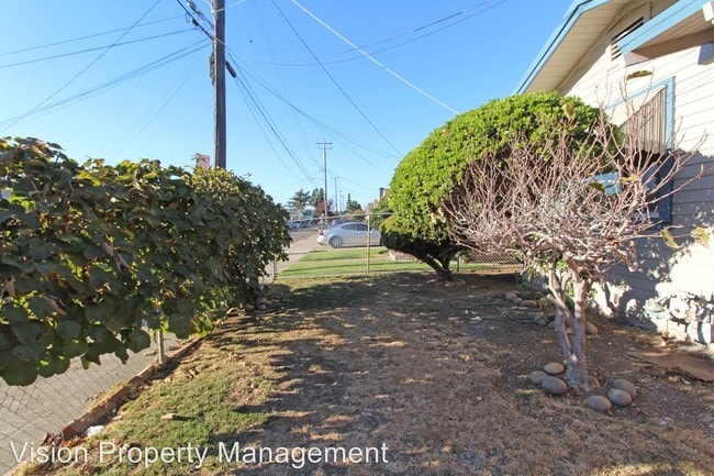 Building Photo - 2 br, 1 bath House - 8140 Iris Street