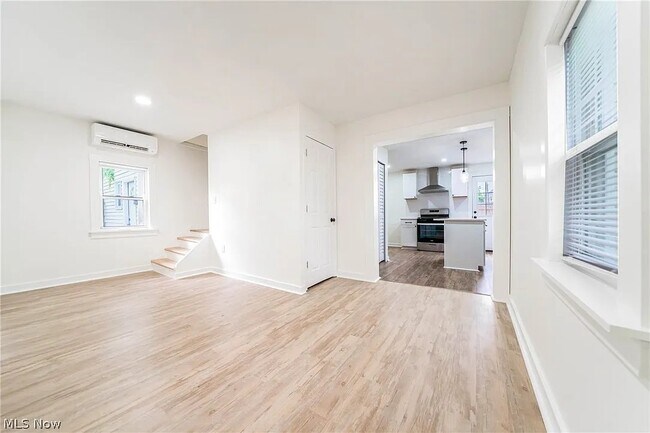Foto del edificio - 2053 W 45th St