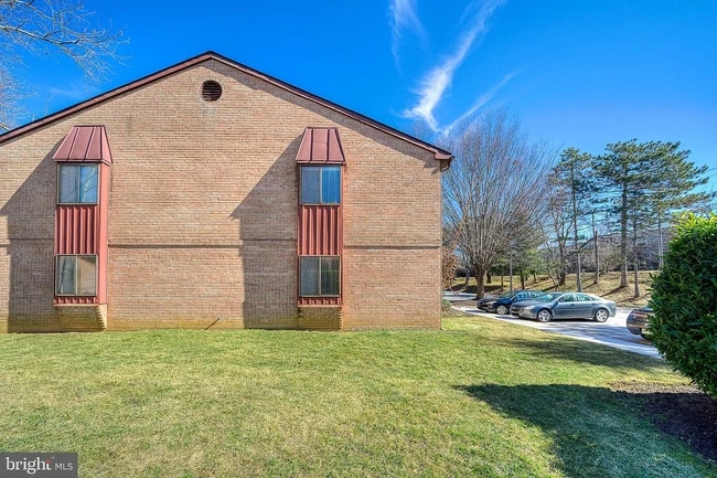 Building Photo - 61 Le Forge Ct