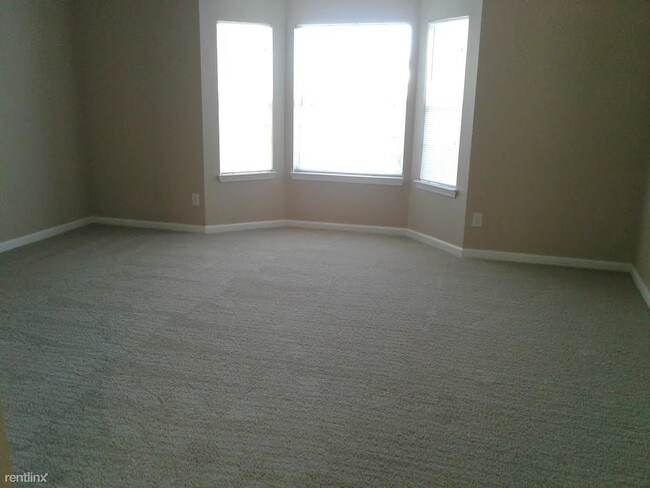 Foto del edificio - 5243 Round Table Dr