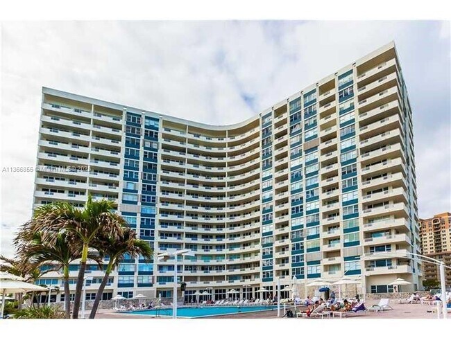 Foto del edificio - 3180 S Ocean Dr