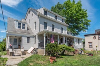 Building Photo - 428 Lathrop Ave
