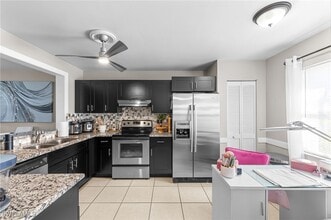 Building Photo - 1358 Derbyshire Ct