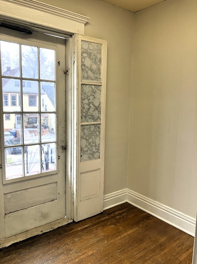 Building Photo - 58 Como Ave