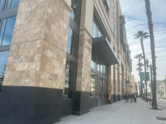 Building Photo - 39 S Los Robles Ave