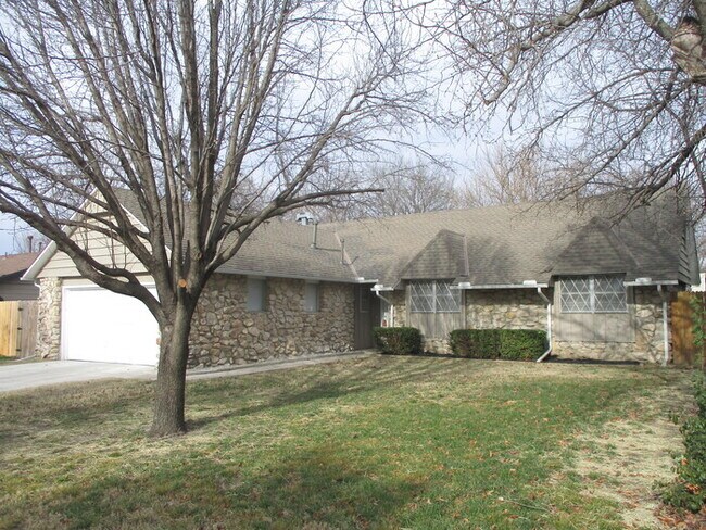 Building Photo - 10217 E 21st Pl