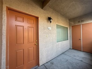 Building Photo - 7701 W Robindale Rd
