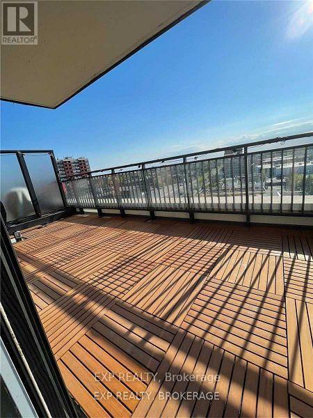 Photo du bâtiment - 830 Lawrence Ave W