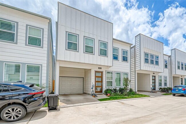 Building Photo - 9015 Lonestar Creekbend Ln