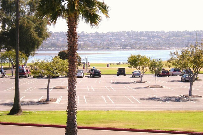 Foto del edificio - 3646 Crown Point Dr