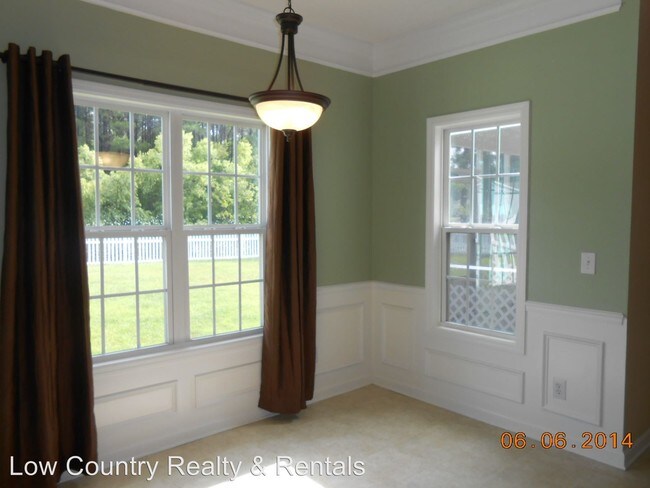 Foto del edificio - 3 br, 2 bath House - 14 Kendall Dr