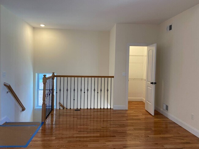 Building Photo - 244 Raritan Ave