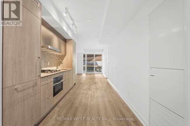 Photo du bâtiment - 771-771 Yonge St