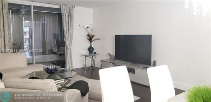 Building Photo - 301 NE 14th Ave