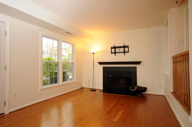 Living Room - 2903 S Woodstock St