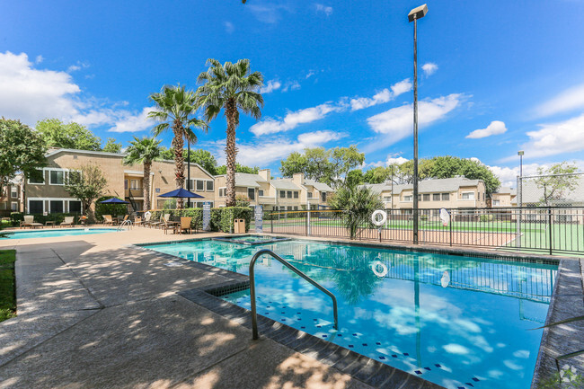 Pool and tennis court with sand volleyball - Villas of La Costa Apartments