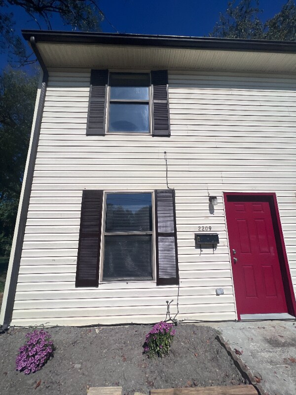 Building Photo - 2209 Courtland Rd NE