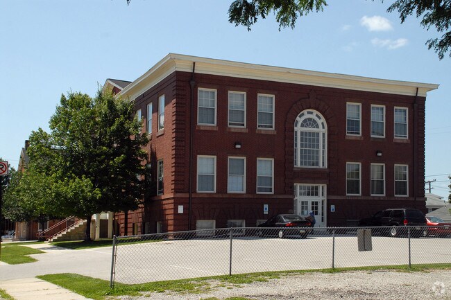 Foto del edificio - Shelly School Apartments