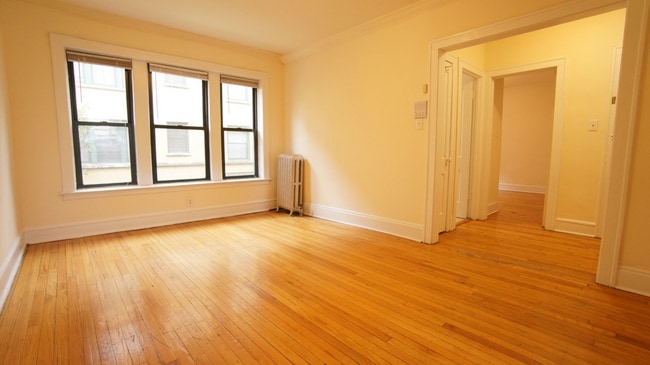 Building Photo - 2331 N Spaulding Ave