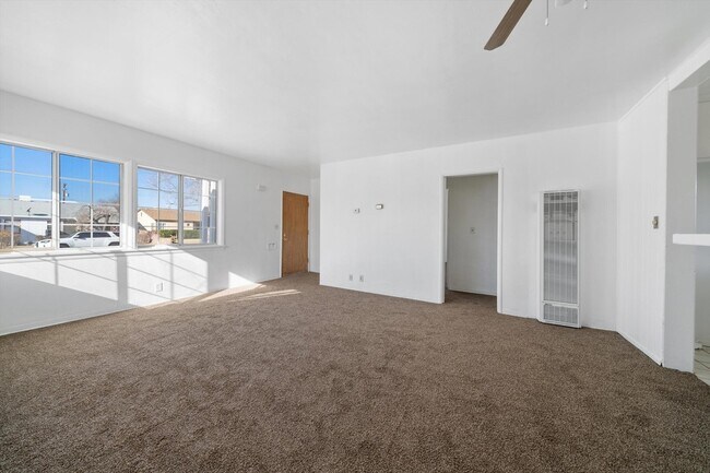 Foto del edificio - 44526 Cedar Ave