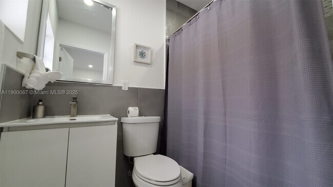 Foto del edificio - 510 NE 66th St