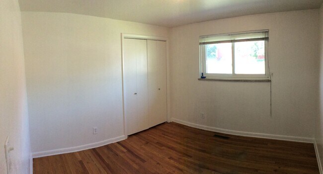 Building Photo - 700/702 South Lashley Lane