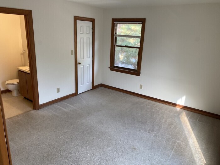 Building Photo - 1 Bedroom Condo