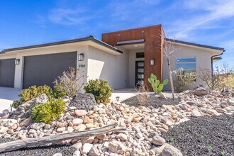 Building Photo - 3158 E Fuchsia Dr