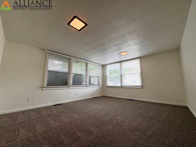 Building Photo - 1510 College Ave