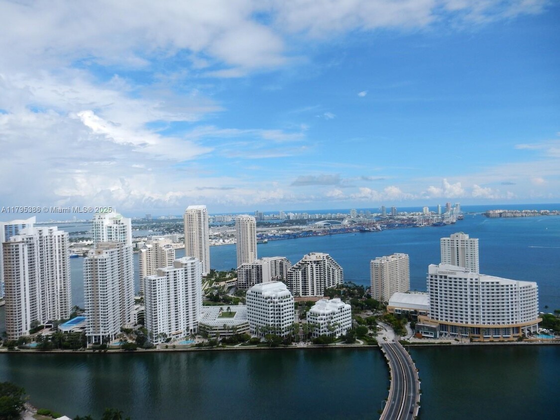 Foto principal - 950 Brickell Bay Dr