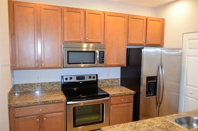 Building Photo - 1524 SW 147th Ave