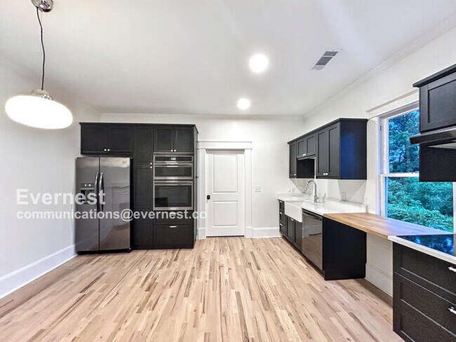 Foto del edificio - 816 Brookline St SW