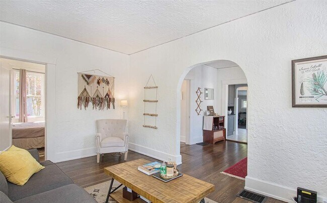 Building Photo - Two Bedroom Home For Rent