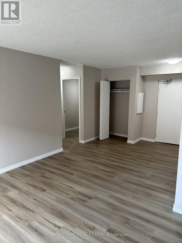 Photo principale - 185-185 Lisgar Ave