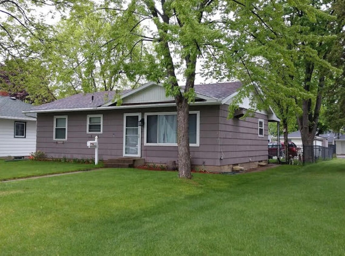 Primary Photo - 4 Bedroom 1 Bath Home For Rent in St. Cloud!