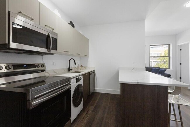 Building Photo - 2 bedroom in Chicago IL 60660