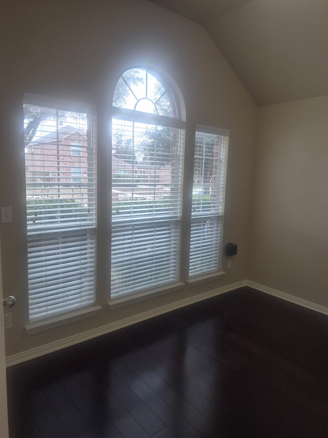 Building Photo - 709 Shady Meadow Ln