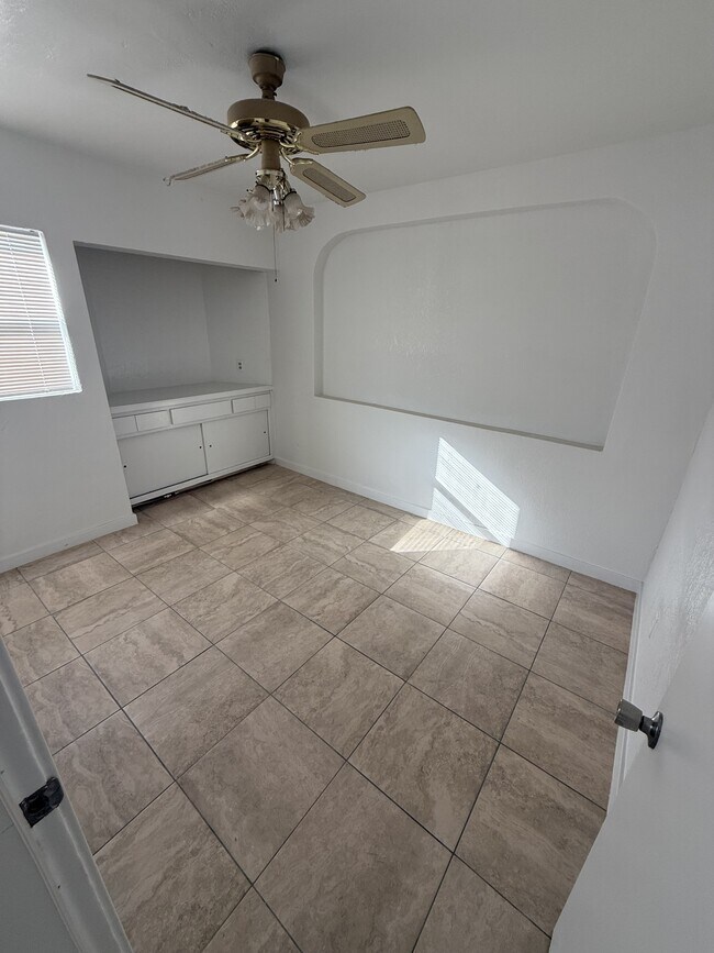 Foto del edificio - 929 Giles Rd