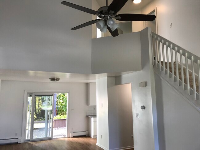 Building Photo - 41 Green Meadow Dr
