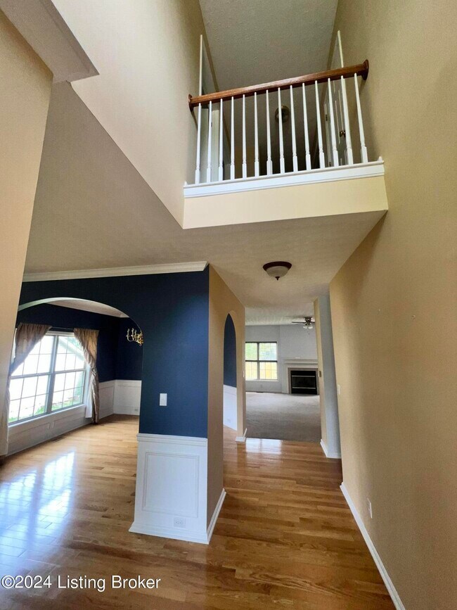 Foto del edificio - 9210 Eminence Ct