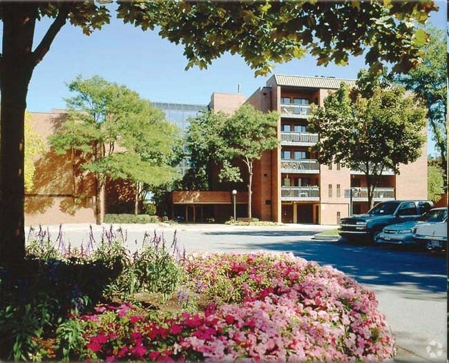 Primary Photo - Meadowvale Gardens Apartment