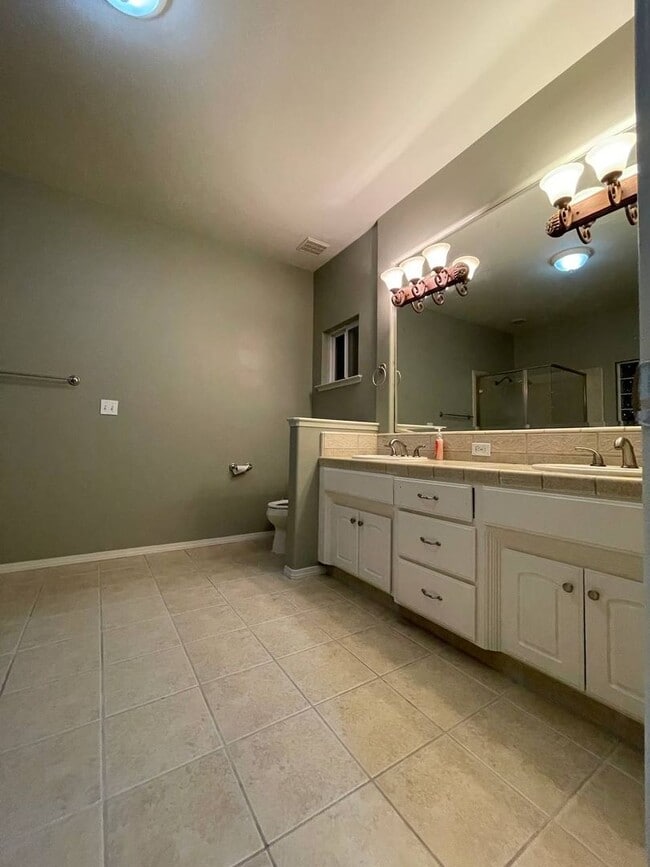 Building Photo - $500.00 off 1st Month's Rent!!
