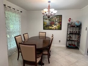 Building Photo - 5 Deerfoot Ct