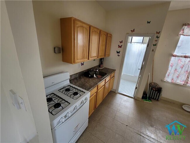 Building Photo - 298 E 150th St