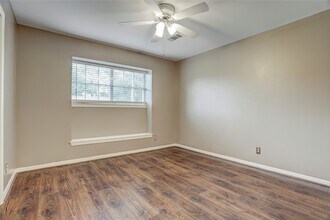 Building Photo - 9631 Fairdale Ln