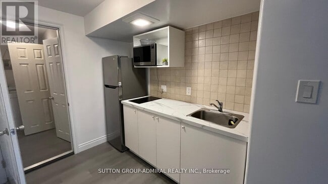 Building Photo - 70 Hawthorne Crescent