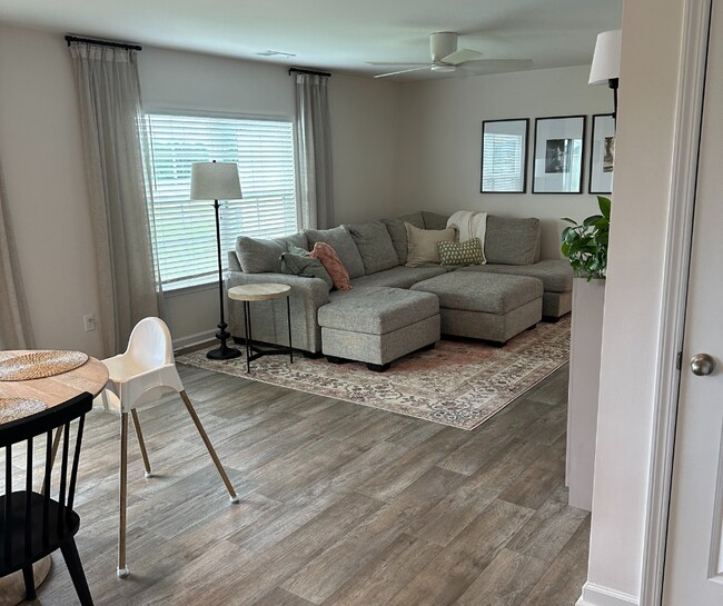 Foto del edificio - 2132 Lacy Farm Rd