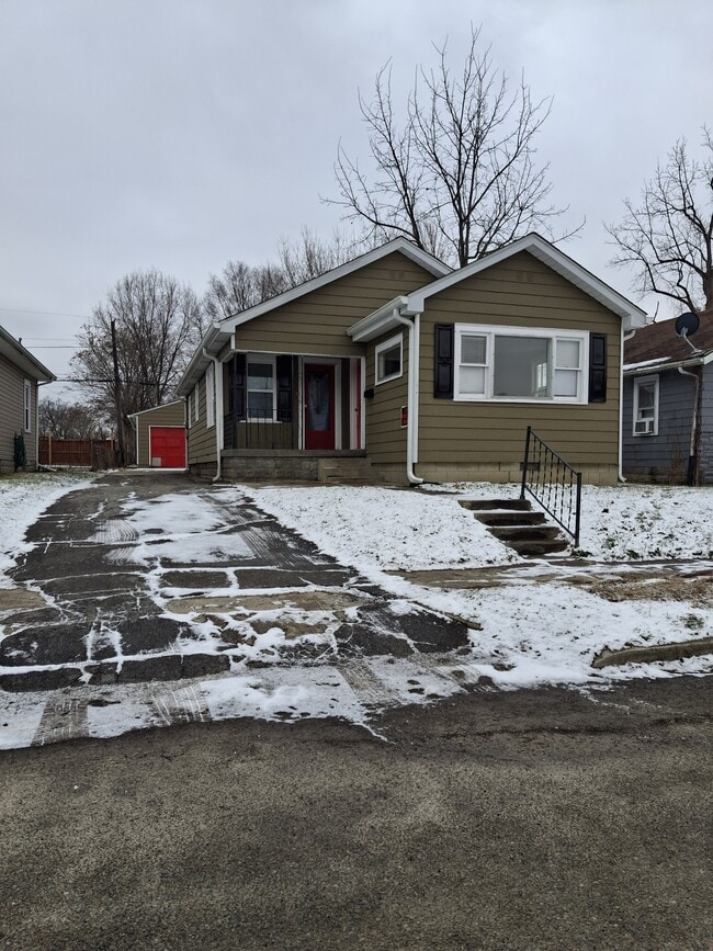 Building Photo - 1519 W 2nd St